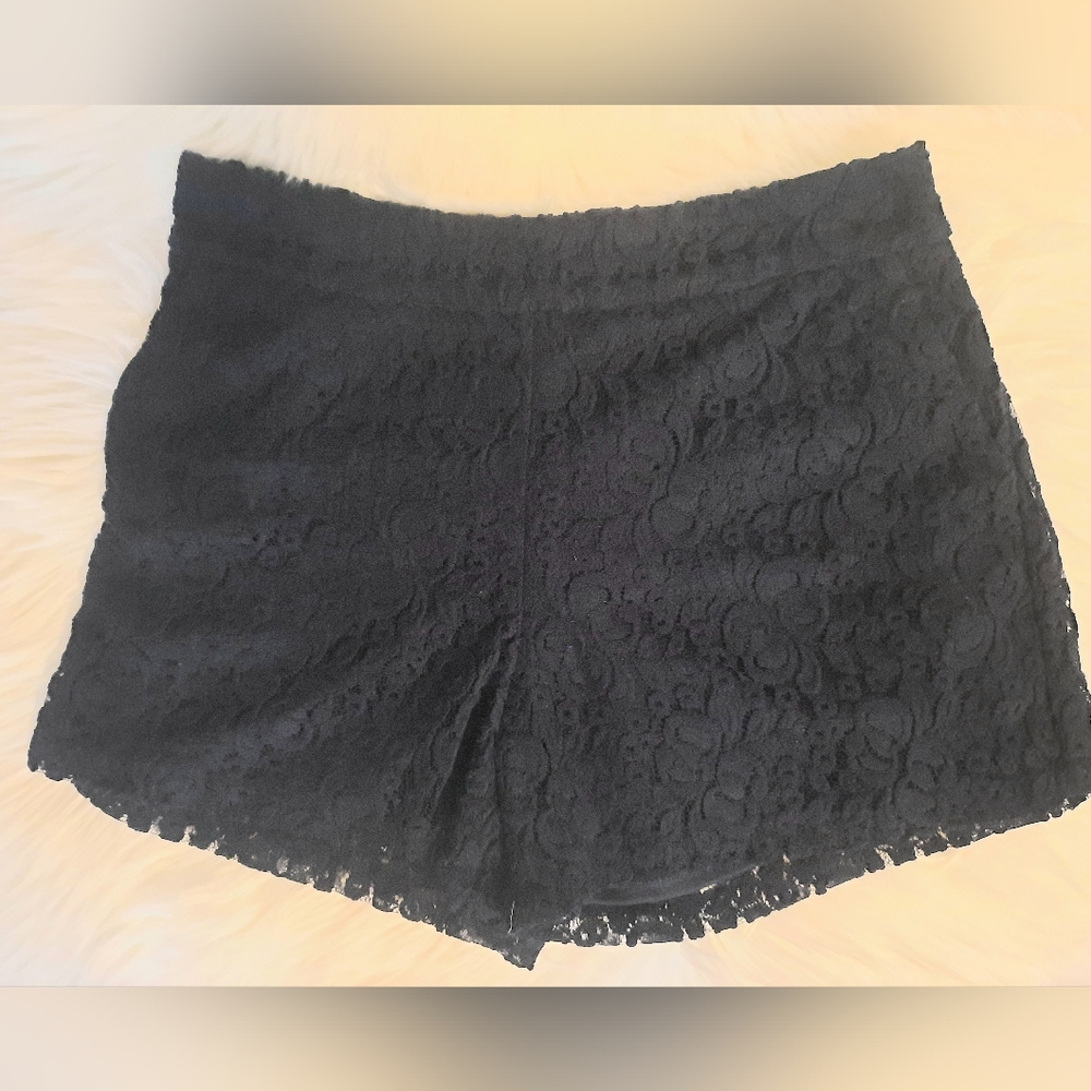 Woman's Navy Blue Lace Shorts.         Size:Small - BRAND:New York & Co.